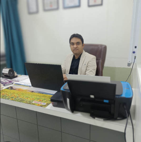 Dr. Harshal V Kalambe Patil, Robotic Joint Replacement & Arthroscopy Surgeon
